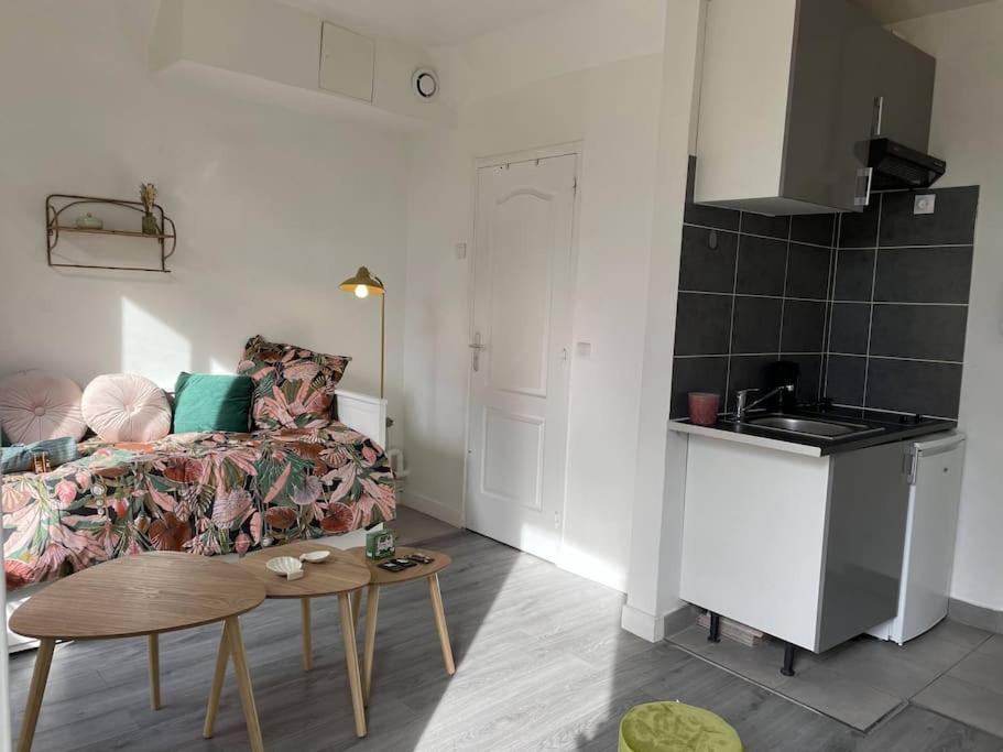 Charming Bright Sunny Studio Near Canal St Martin Parigi Esterno foto